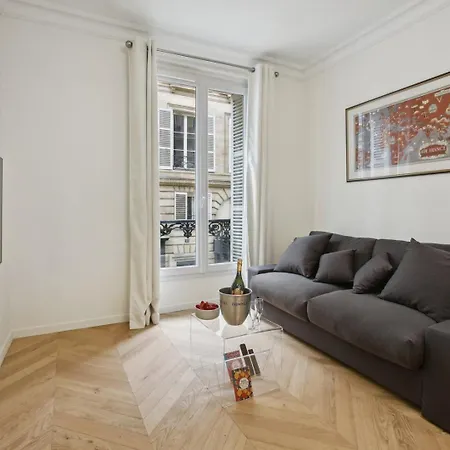 270 Haute - Superb In Paris. Parigi