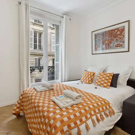 270 Haute - Superb In Paris. * Parigi
