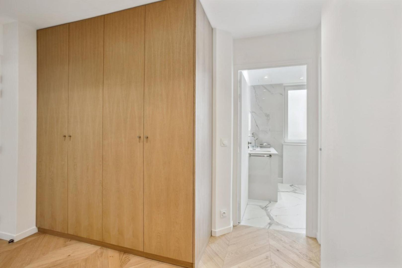 270 Haute - Superb In Paris. * Parigi